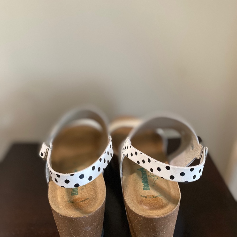 Shoes - Picture 3 of 7